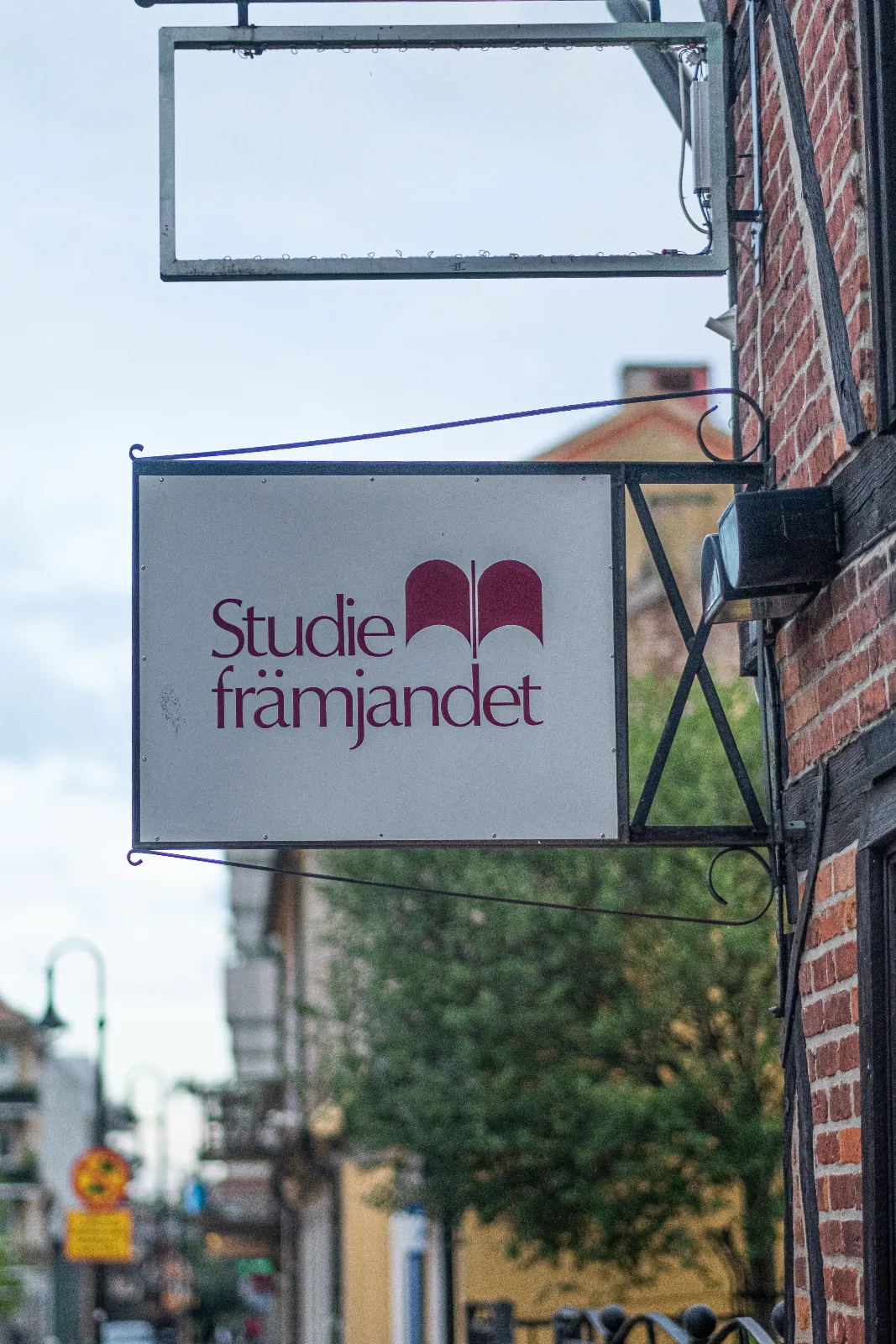 Skylt för Studiefrämjandet i Hässleholm.