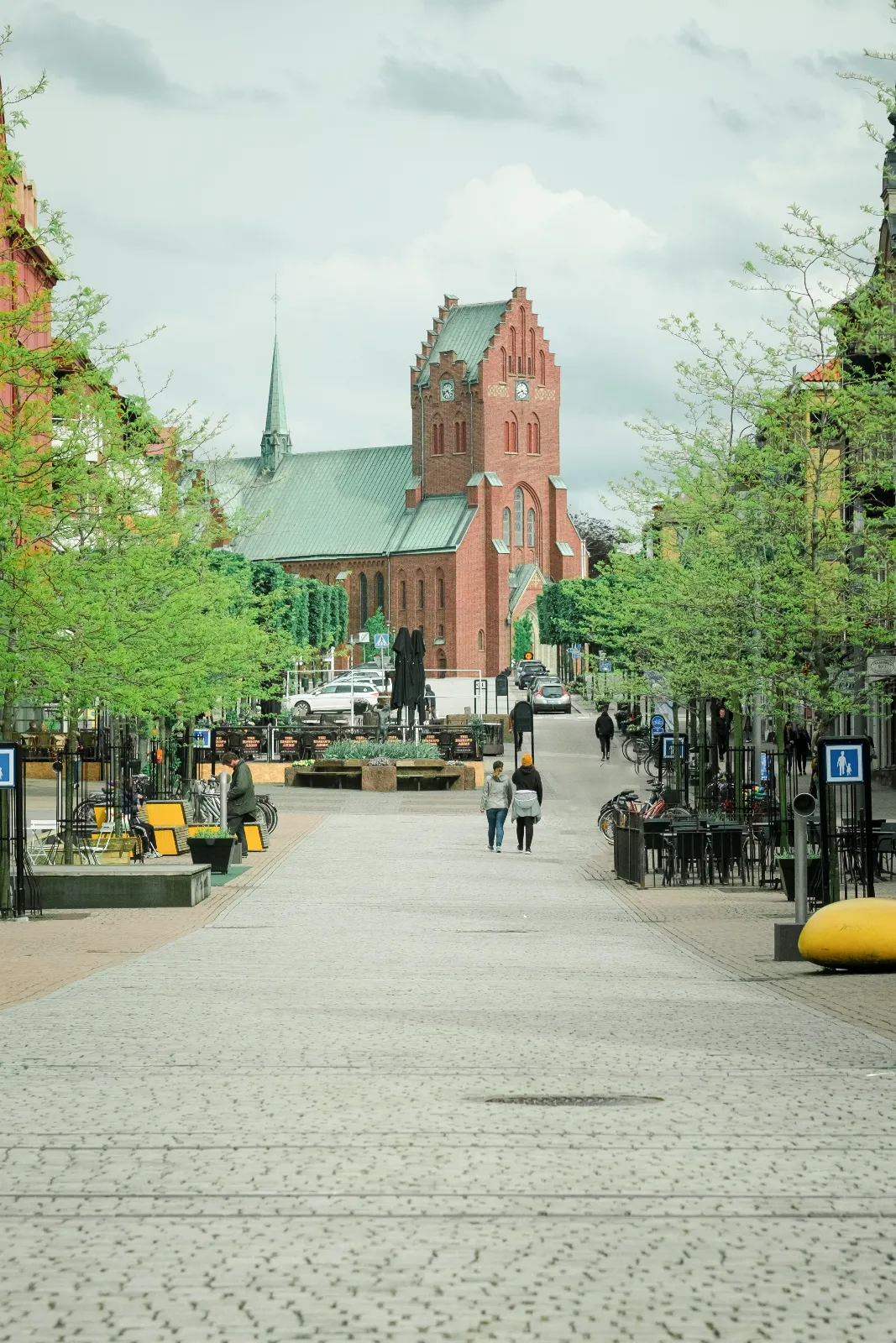 Gata och bebyggelse i centrala Hässleholm.